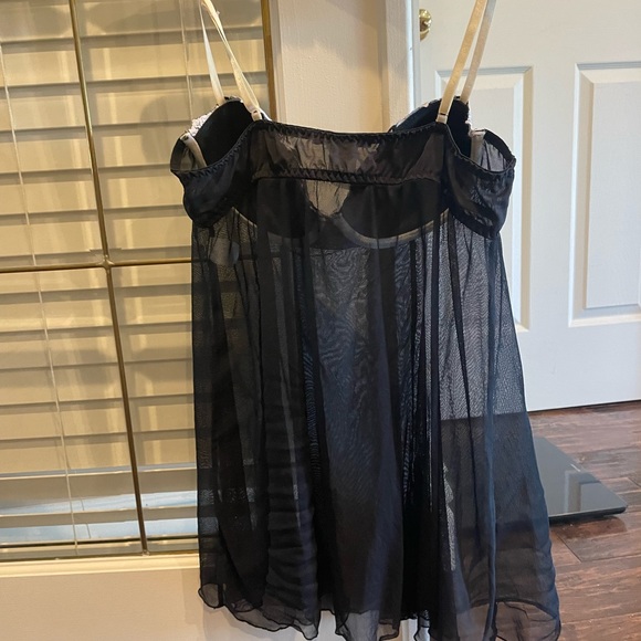 Ladies sheer lightweight ruffle sleepwear - Picture 4 of 7